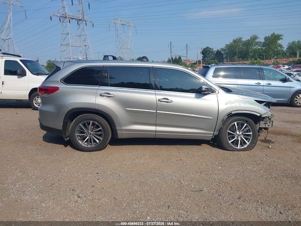 2017 TOYOTA HIGHLANDER XLE