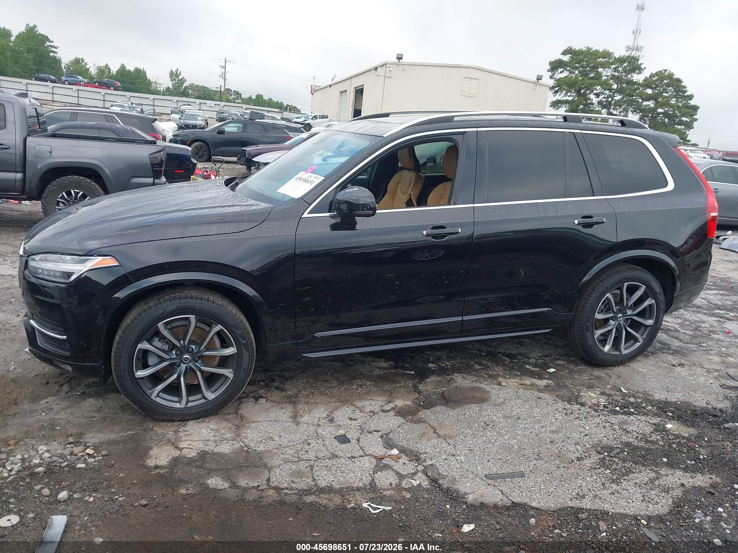 2016 VOLVO XC90 T6 MOMENTUM