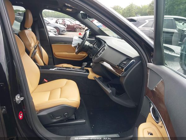 2016 VOLVO XC90 T6 MOMENTUM