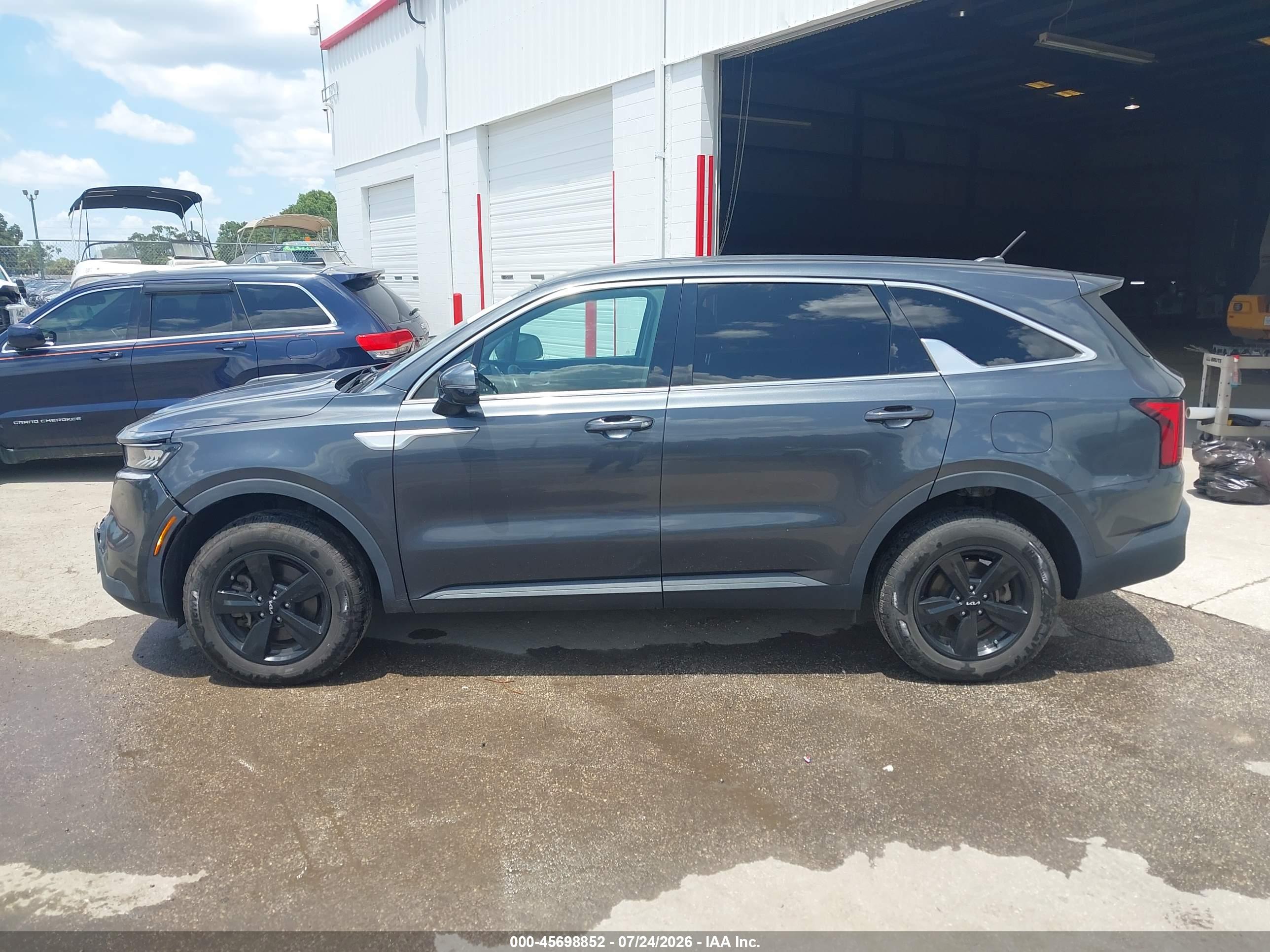 2022 KIA SORENTO LX