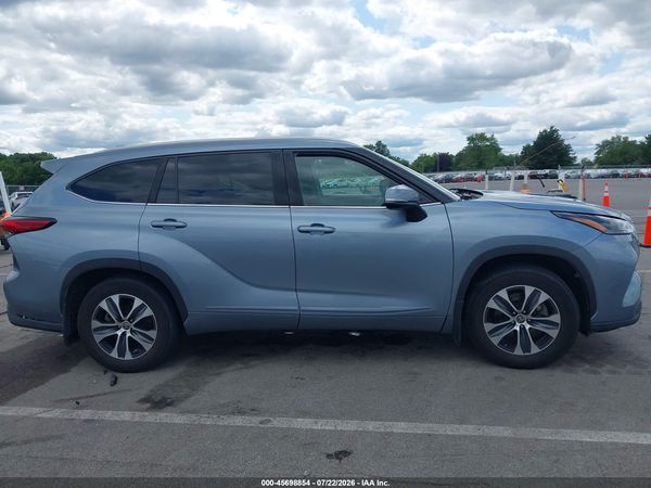 2022 TOYOTA HIGHLANDER XLE