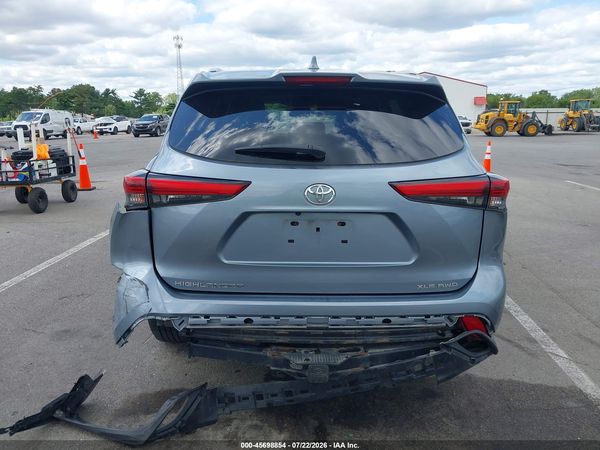 2022 TOYOTA HIGHLANDER XLE