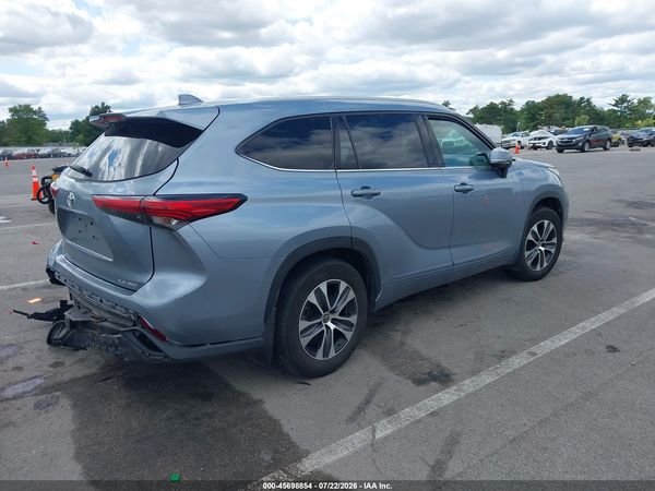 2022 TOYOTA HIGHLANDER XLE