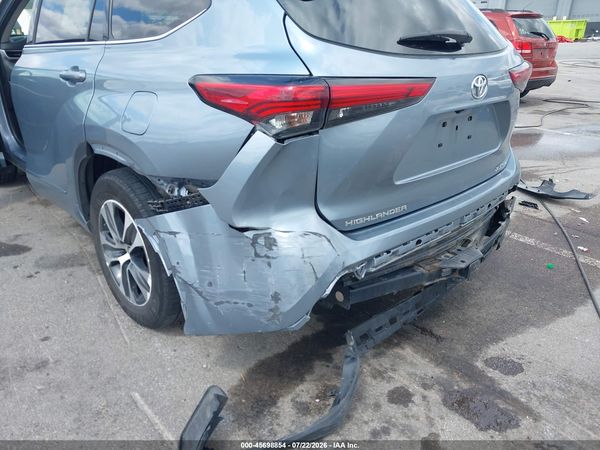2022 TOYOTA HIGHLANDER XLE