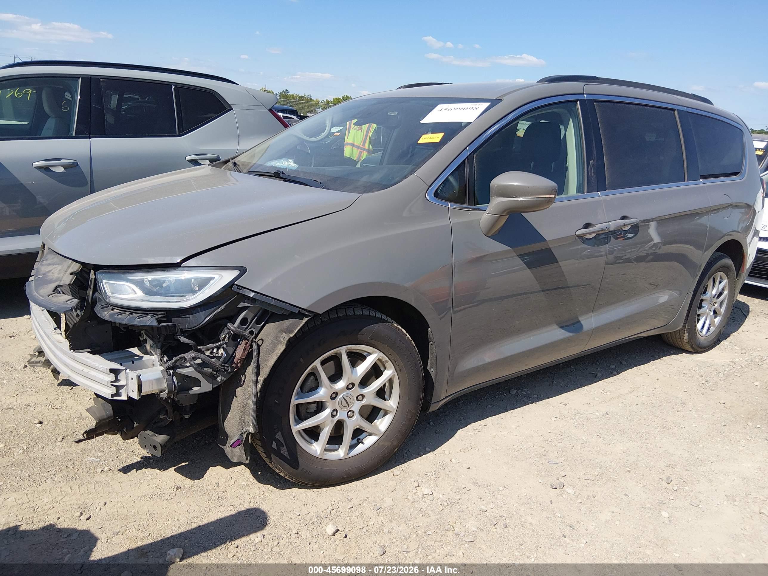 2022 CHRYSLER PACIFICA TOURING L — I2