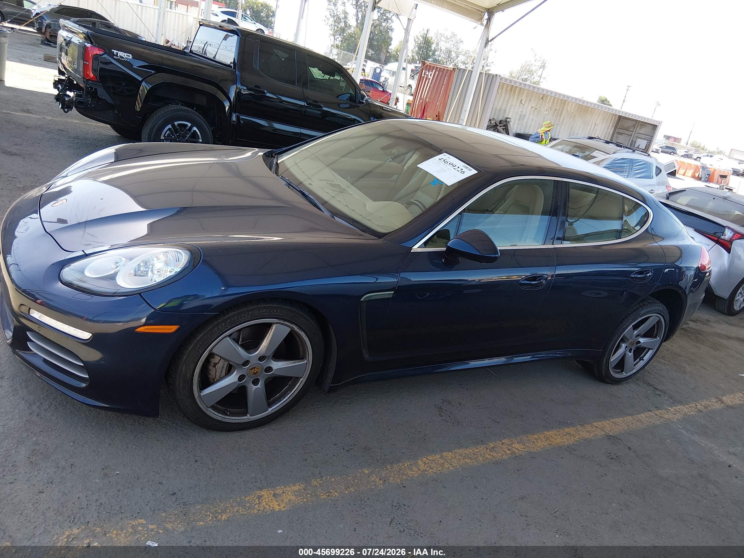 2015 PORSCHE PANAMERA 4S