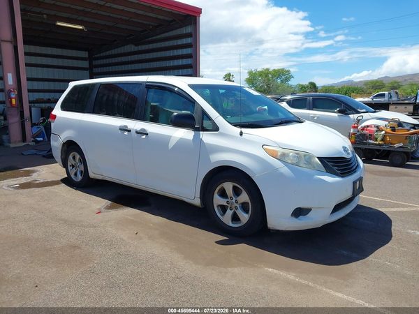 2014 TOYOTA SIENNA L V6 7 PASSENGER — I1