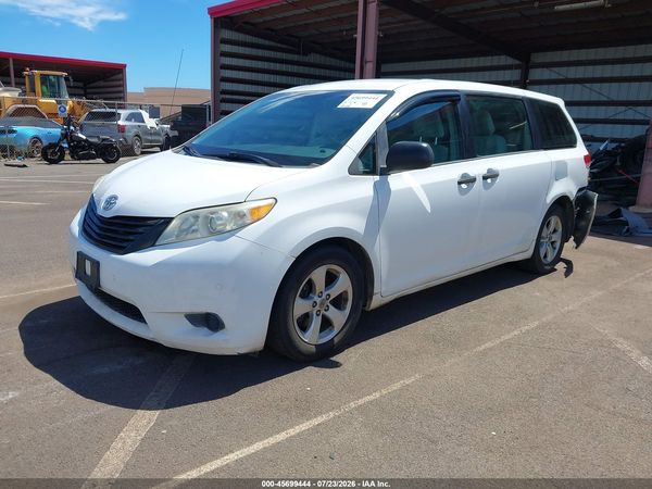 2014 TOYOTA SIENNA — I2
