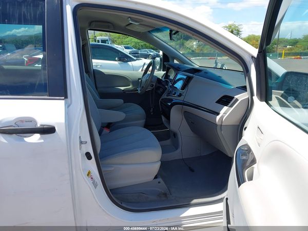 2014 TOYOTA SIENNA L V6 7 PASSENGER — I5