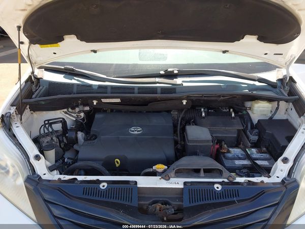 2014 TOYOTA SIENNA L V6 7 PASSENGER — I10