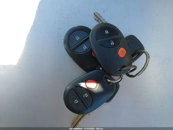 2014 TOYOTA SIENNA L V6 7 PASSENGER — I11