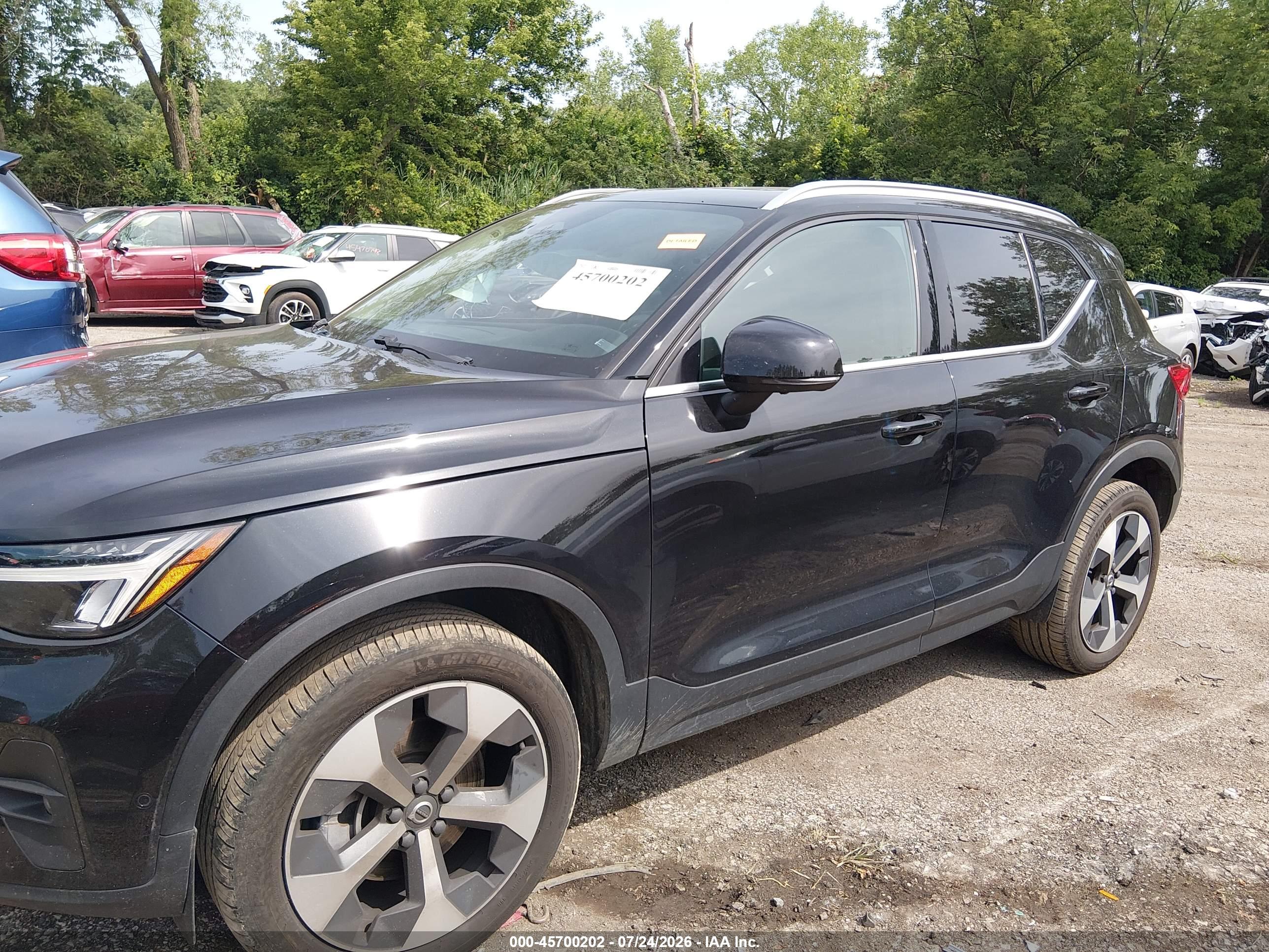 2025 VOLVO XC40 B5 PLUS BRIGHT THEME