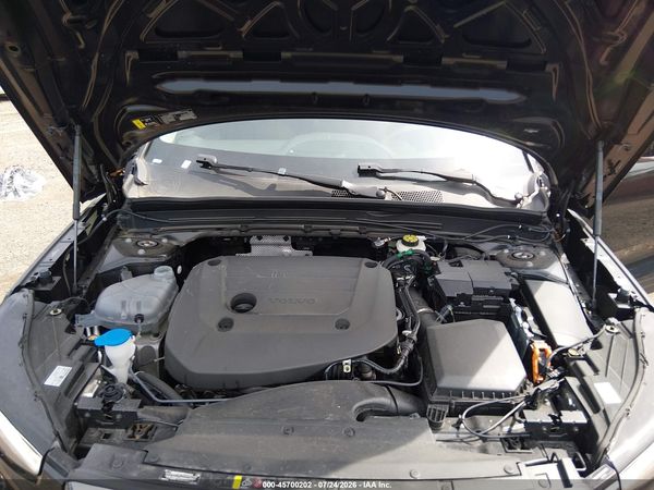 2025 VOLVO XC40 B5 PLUS BRIGHT THEME