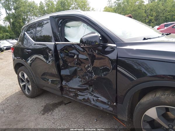 2025 VOLVO XC40 B5 PLUS BRIGHT THEME