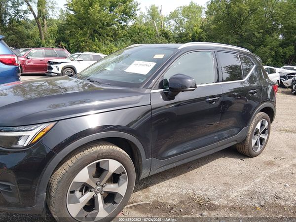 2025 VOLVO XC40 B5 PLUS BRIGHT THEME