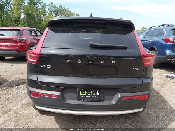 2025 VOLVO XC40 B5 PLUS BRIGHT THEME