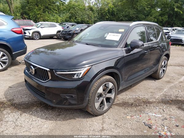 2025 VOLVO XC40 B5 PLUS BRIGHT THEME