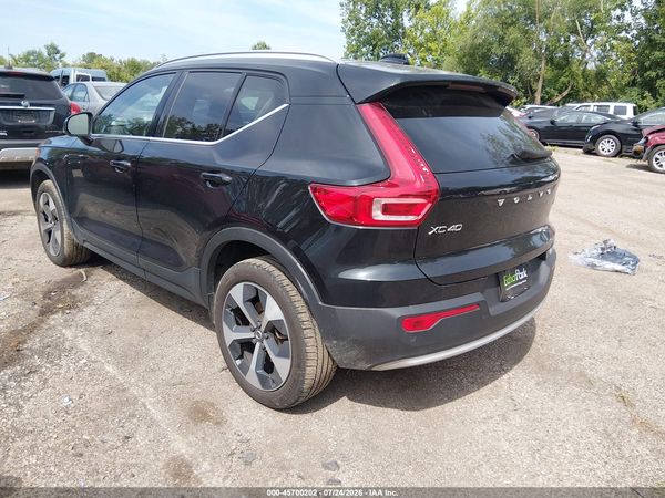 2025 VOLVO XC40 B5 PLUS BRIGHT THEME