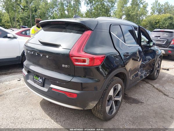 2025 VOLVO XC40 B5 PLUS BRIGHT THEME