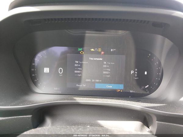 2025 VOLVO XC40 B5 PLUS BRIGHT THEME
