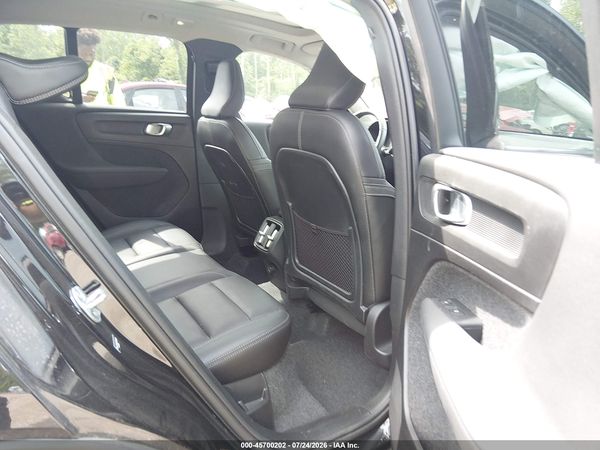 2025 VOLVO XC40 B5 PLUS BRIGHT THEME
