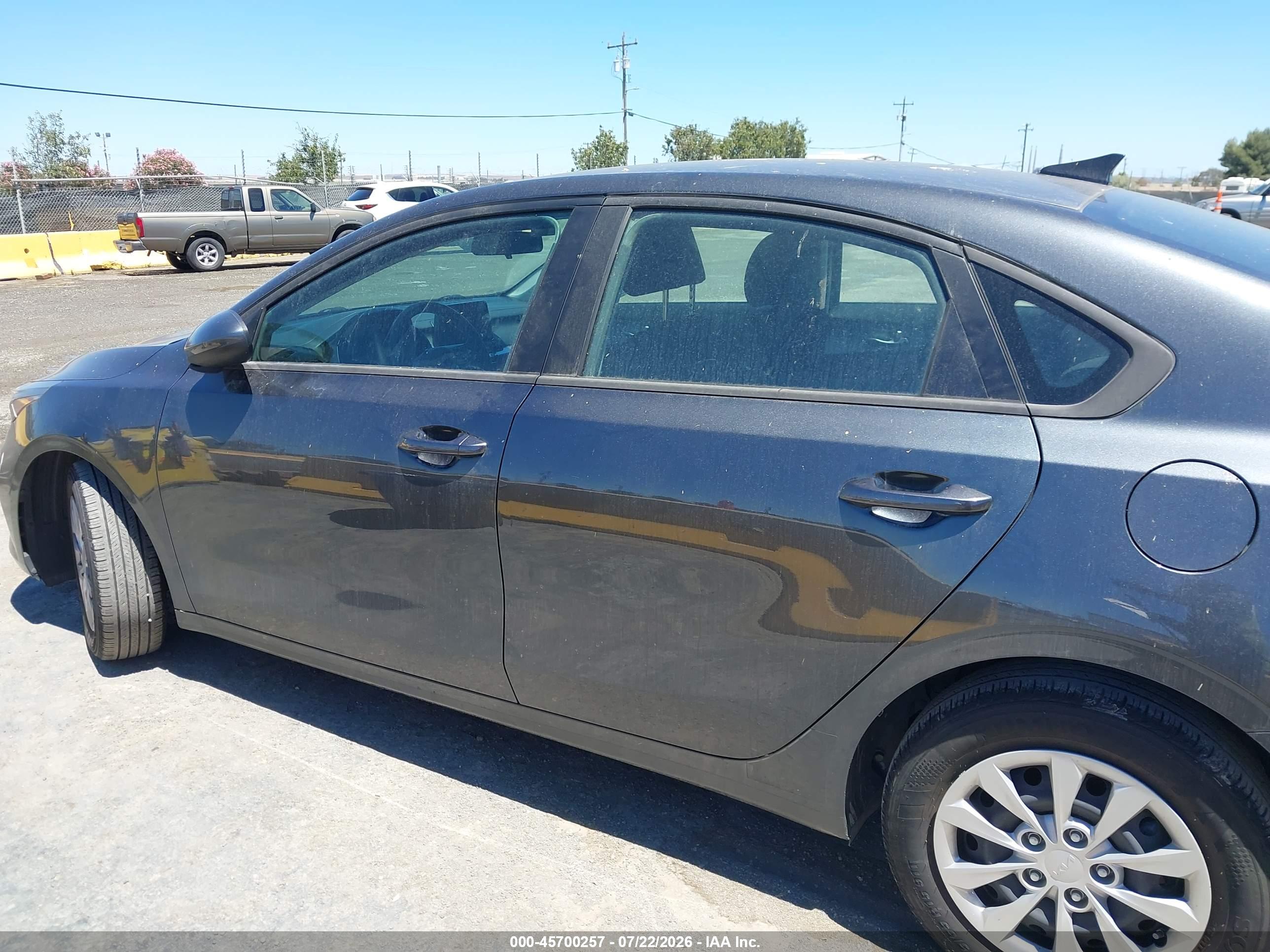 2023 KIA FORTE LX