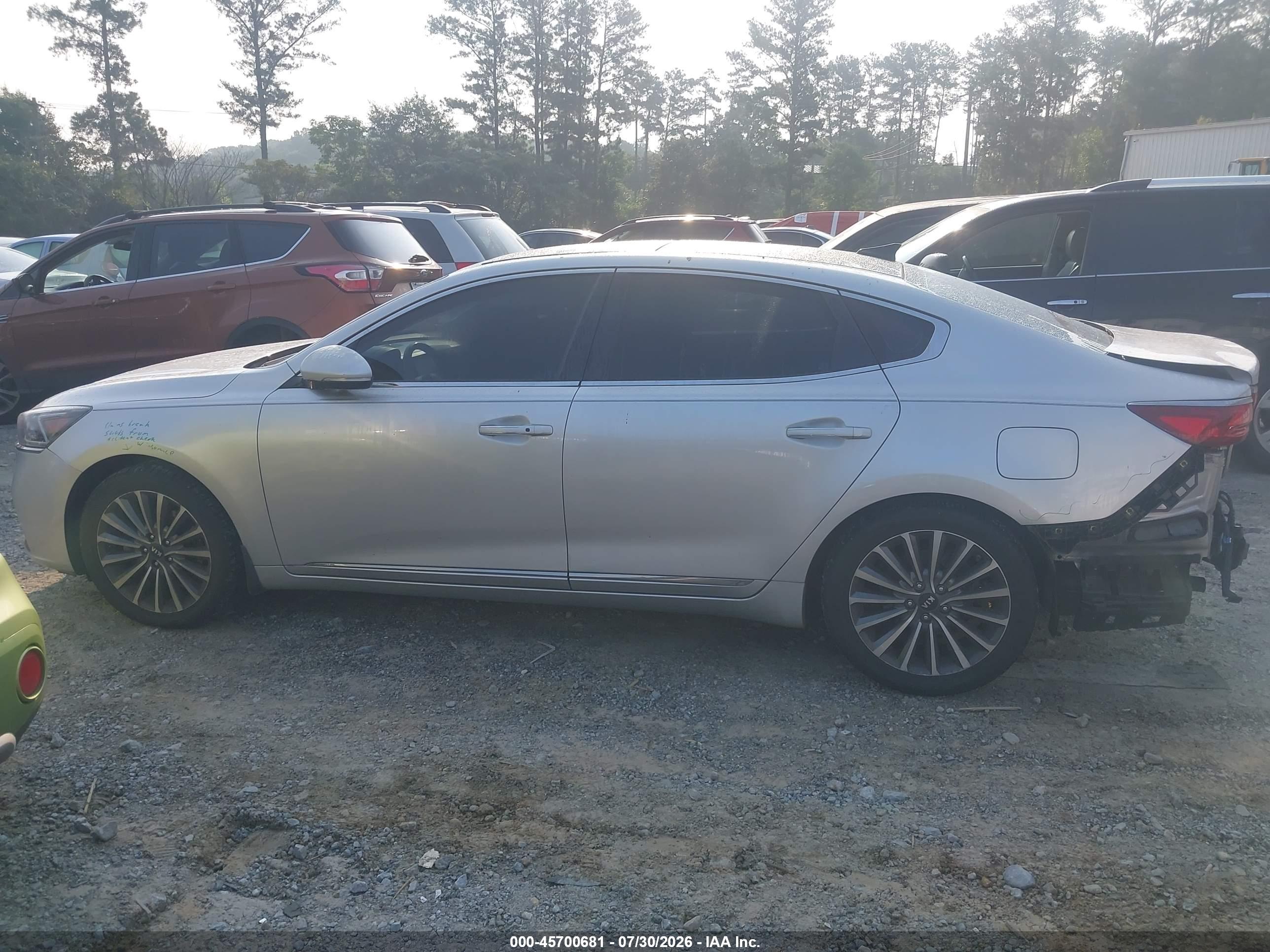 2017 KIA CADENZA PREMIUM