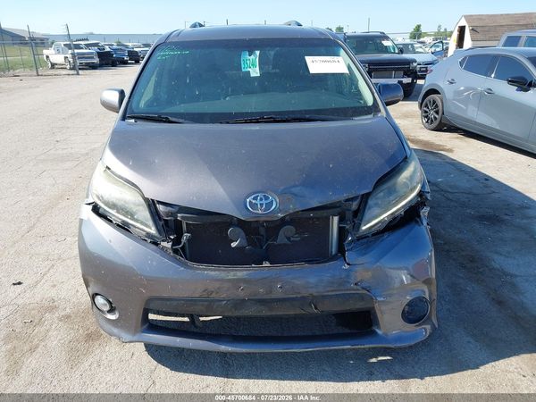 2015 TOYOTA SIENNA SE 8 PASSENGER