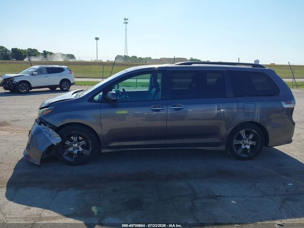 2015 TOYOTA SIENNA SE 8 PASSENGER