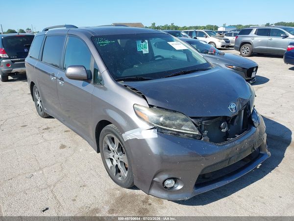 2015 TOYOTA SIENNA SE 8 PASSENGER