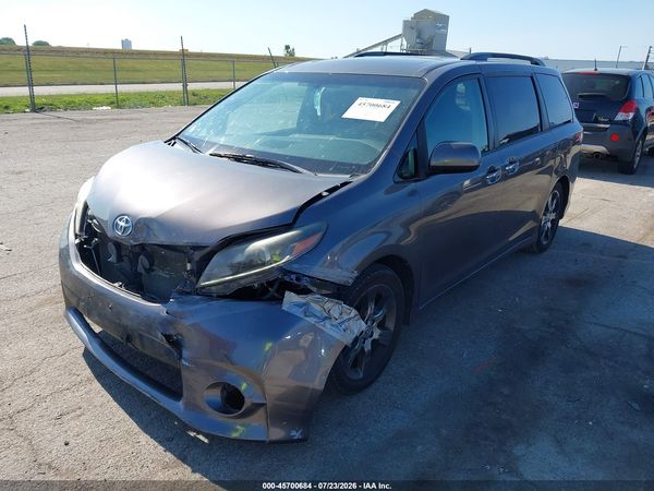 2015 TOYOTA SIENNA SE 8 PASSENGER