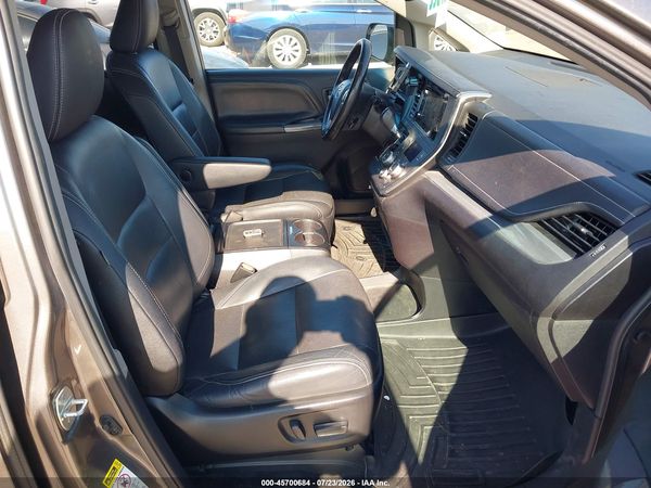 2015 TOYOTA SIENNA SE 8 PASSENGER