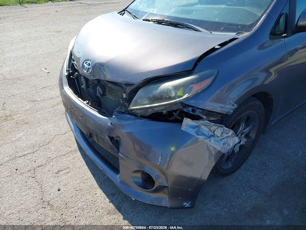 2015 TOYOTA SIENNA SE 8 PASSENGER