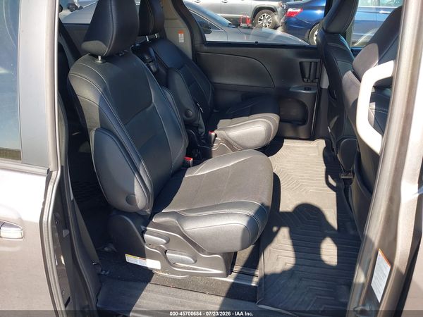 2015 TOYOTA SIENNA SE 8 PASSENGER