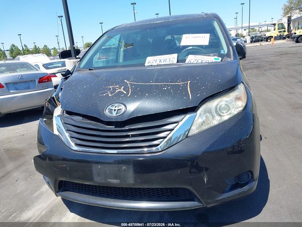 2013 TOYOTA SIENNA LE V6 8 PASSENGER