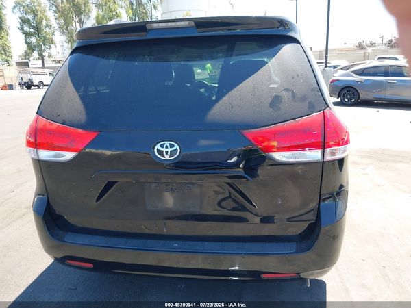 2013 TOYOTA SIENNA LE V6 8 PASSENGER