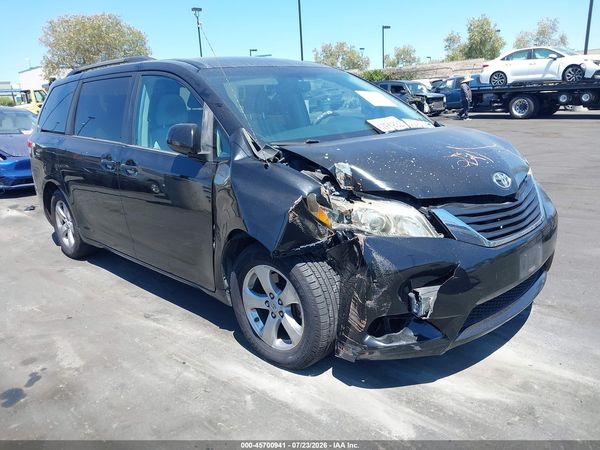 2013 TOYOTA SIENNA LE V6 8 PASSENGER