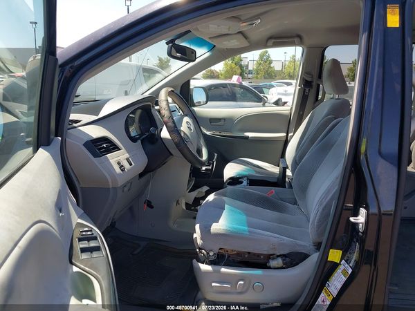 2013 TOYOTA SIENNA LE V6 8 PASSENGER