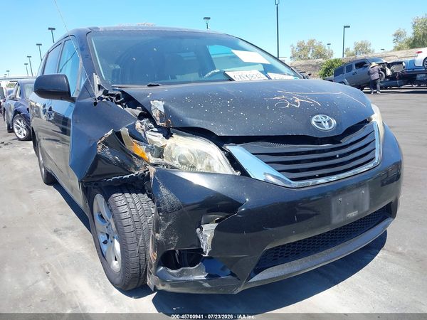 2013 TOYOTA SIENNA LE V6 8 PASSENGER