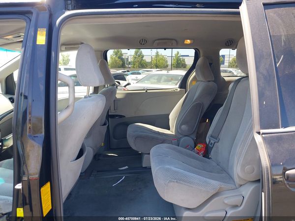 2013 TOYOTA SIENNA LE V6 8 PASSENGER