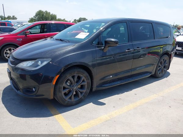 2020 CHRYSLER PACIFICA TOURING — I2
