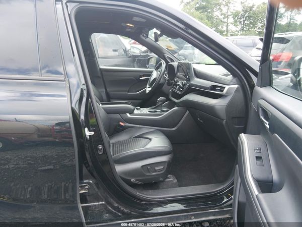 2024 TOYOTA HIGHLANDER XSE
