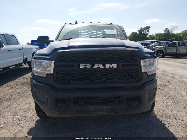 2022 RAM 5500 CHASSIS TRADESMAN/SLT