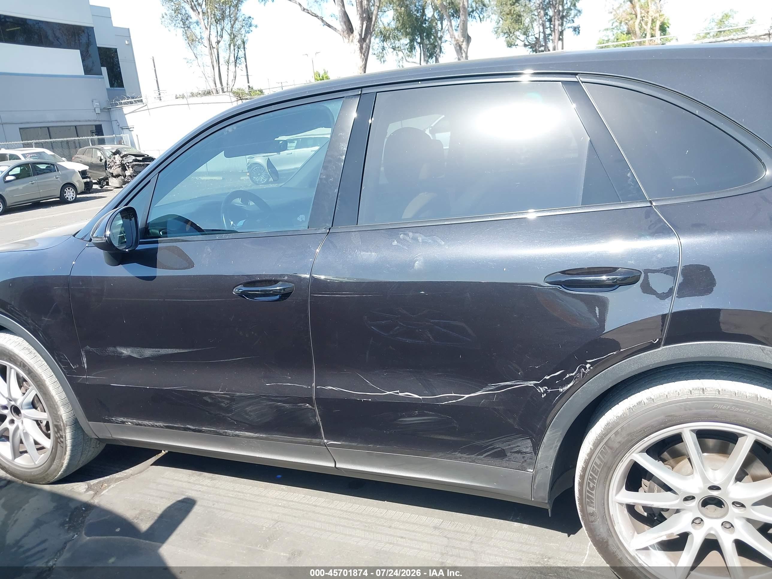 2019 PORSCHE CAYENNE