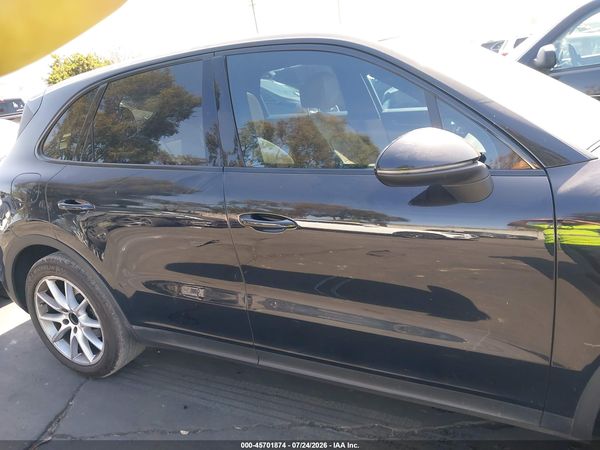2019 PORSCHE CAYENNE