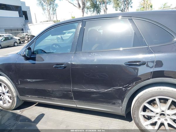 2019 PORSCHE CAYENNE