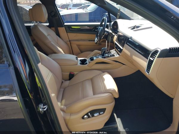 2019 PORSCHE CAYENNE
