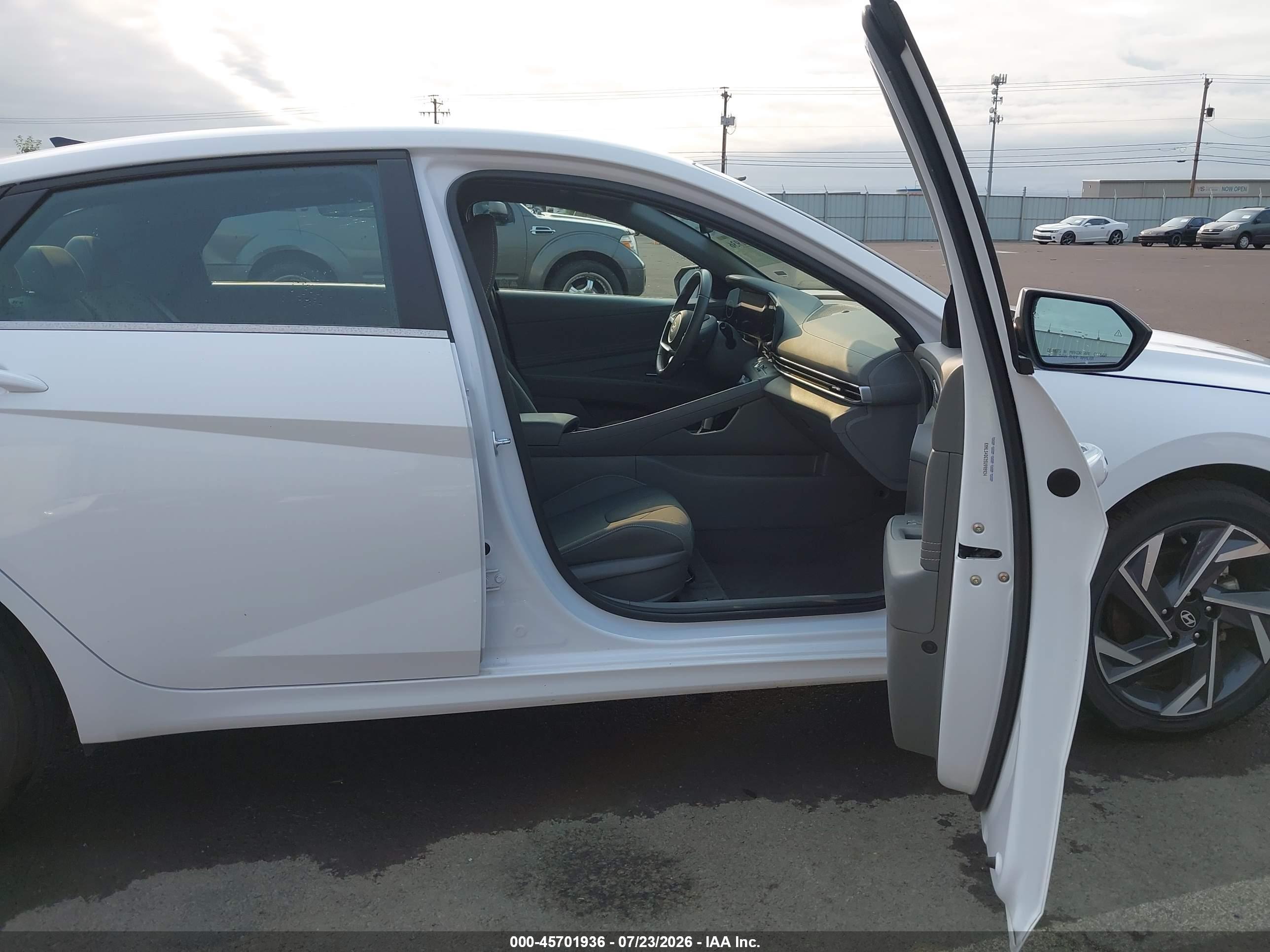 2025 HYUNDAI ELANTRA SEL Convenience