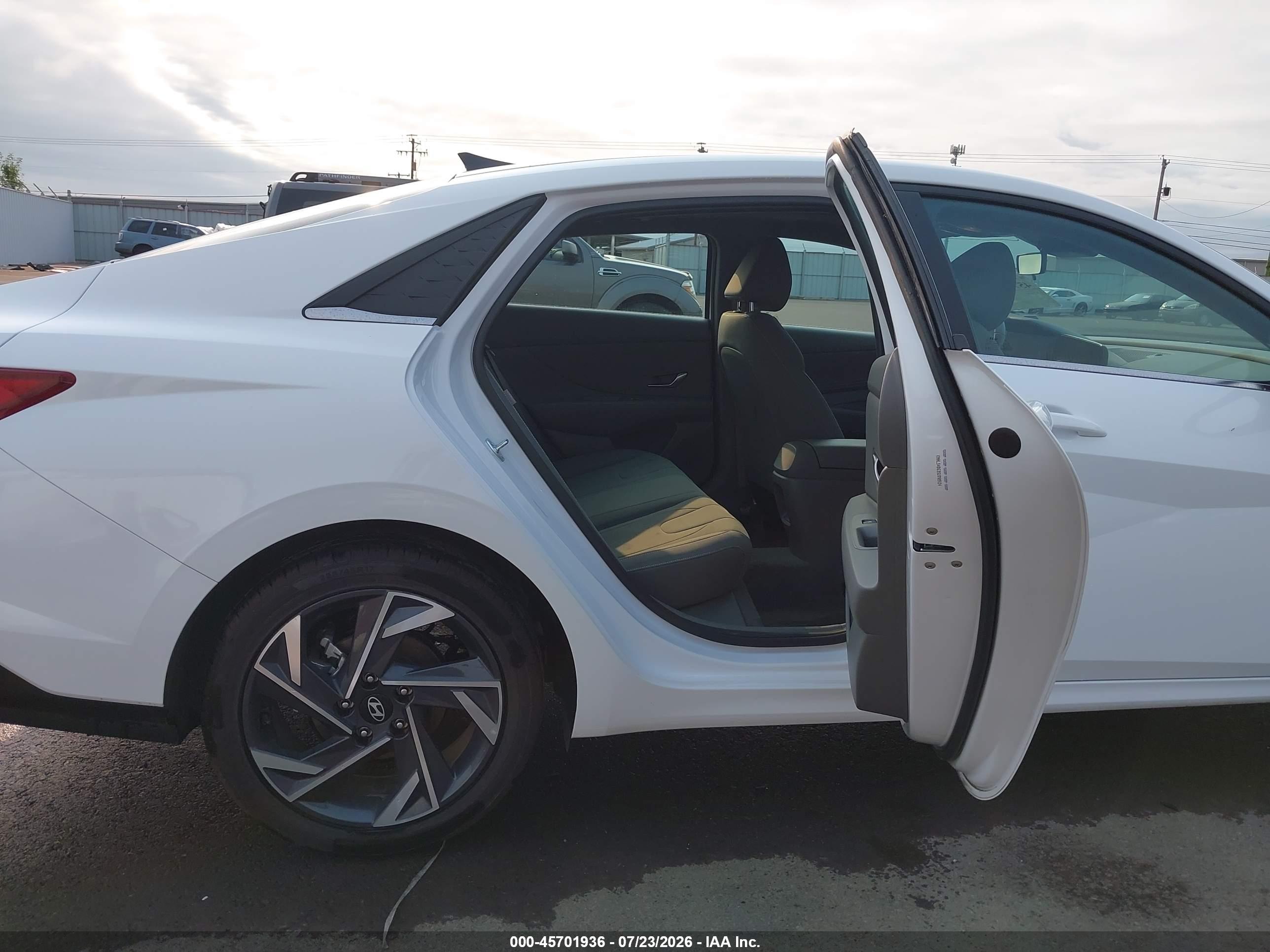 2025 HYUNDAI ELANTRA SEL Convenience