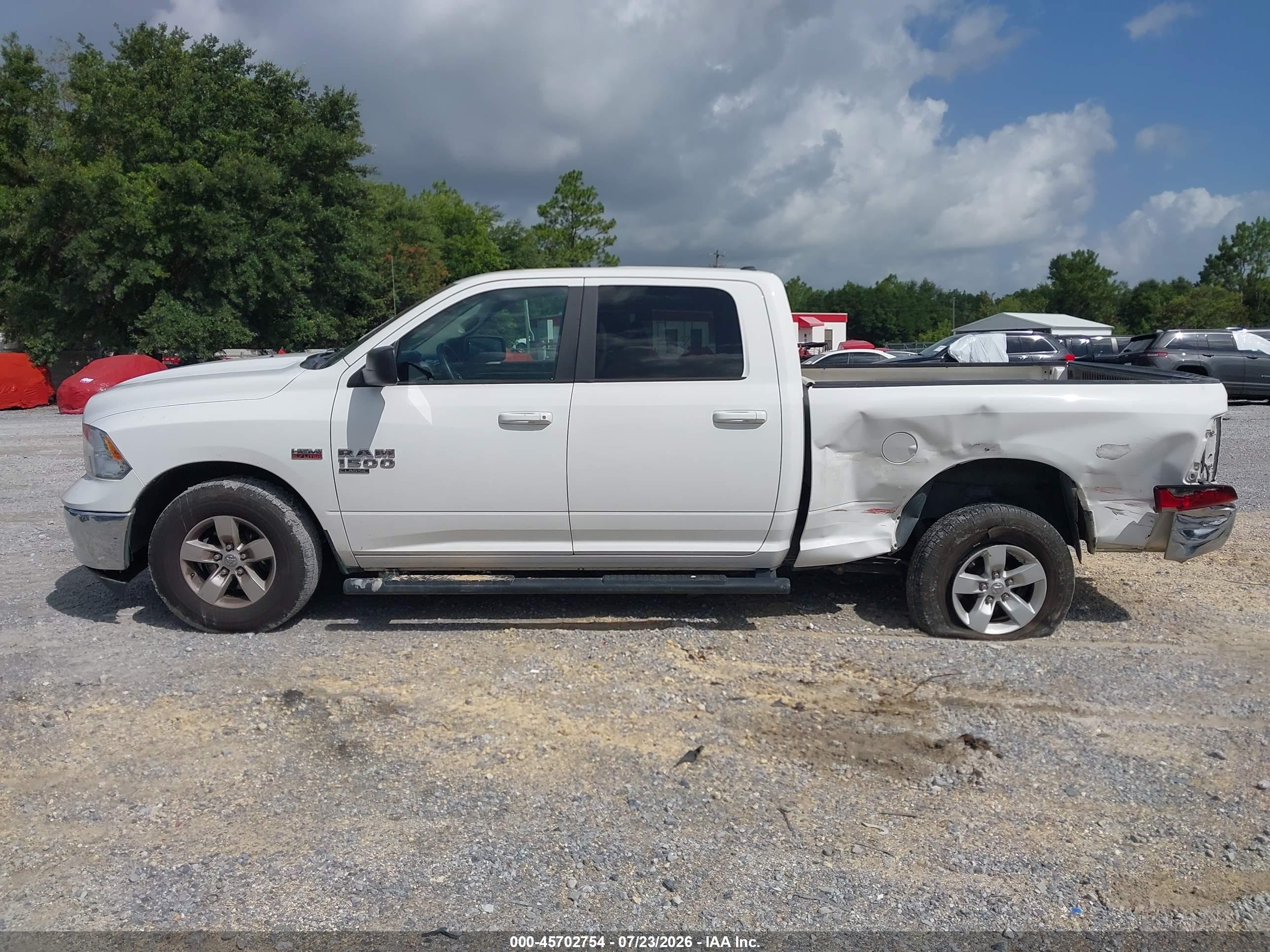 2020 RAM 1500 CLASSIC SLT  4X2 6'4 BOX